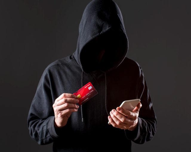 Uwaga na fałszywe prośby o kody! Oszuści atakują płatności mobilne