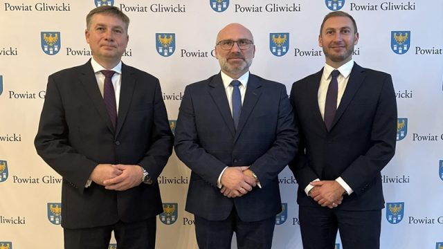 Nowe władze powiatu. Pyskowiczanin dalej w zarządzie
