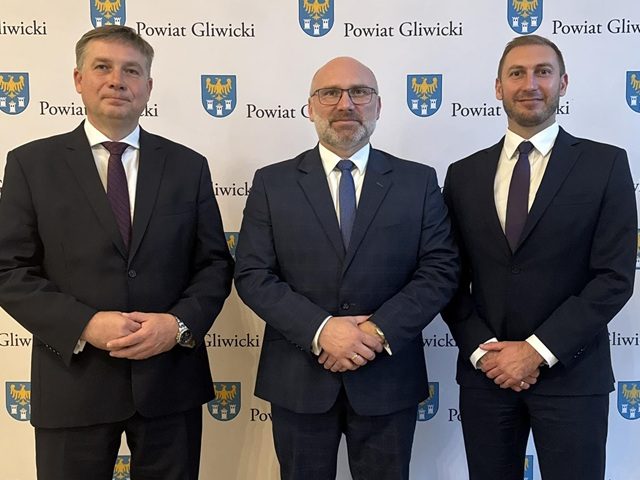 Nowe władze powiatu. Pyskowiczanin dalej w zarządzie