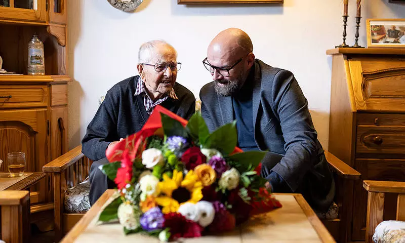 104. rocznica urodzin pyskowiczanina. Adam Wójcik złożył życzenia jubilatowi / fot. UM Pyskowice
