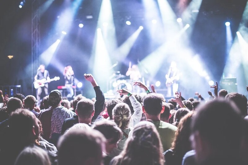 Ministerstwo Kultury: Od 17 lipca wracają duże imprezy plenerowe! Co z klubami muzycznymi?