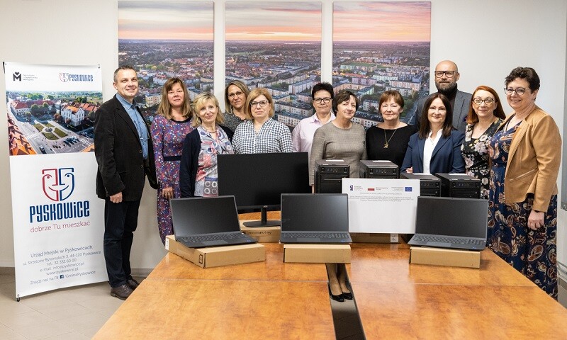 Pyskowice: Komputery i laptopy dla oświaty z Cyfrowej Gminy!