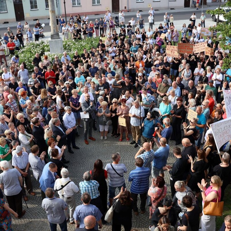 Pyskowice walczą o szpital. Mieszkańcy, lekarze i samorządowcy mówią stanowcze "NIE"