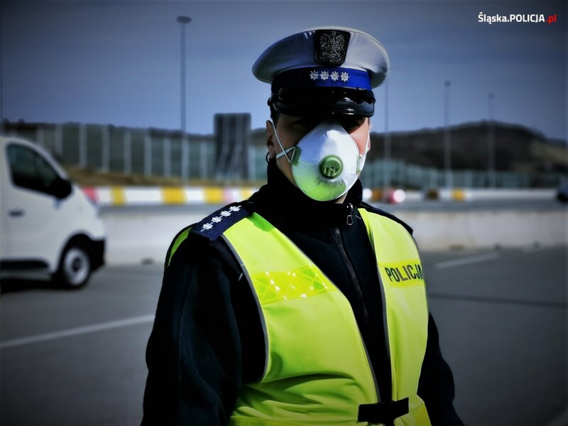 Śląscy policjanci kontrolują i konsekwentnie egzekwują nowe przepisy prawa