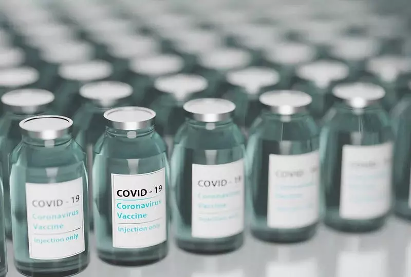 Specjaliści przeanalizują zgon 90-latki po szczepieniu przeciw COVID-19