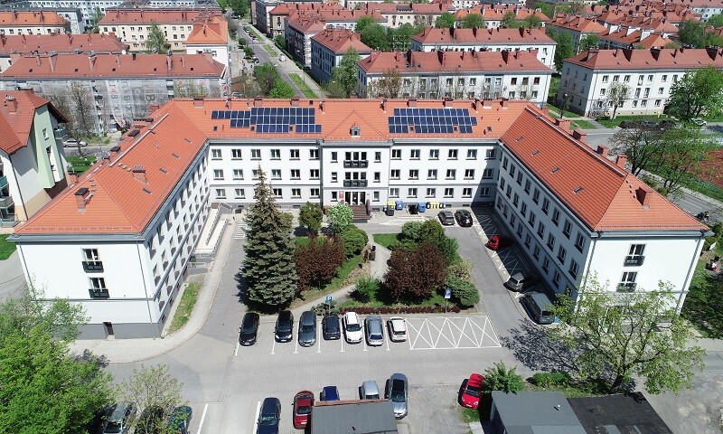 Zarobek na słońcu. Fotowoltaika w urzędzie to czysty zysk dla miasta
