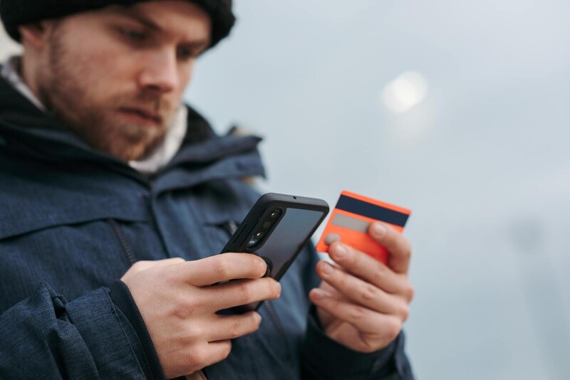 Znalazłeś telefon, pieniądze lub dokumenty? Policja radzi, co zrobić w takich przypadkach